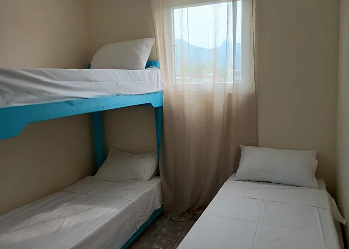 Semesterbostad With View Stómion